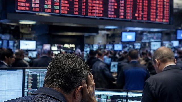 Market Turmoil: Tech Sector Declines Amid Growing Concerns