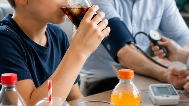 Childhood Beverage Choices Linked to Higher Blood Pressure in Adulthood | agen top77, capsa online 8