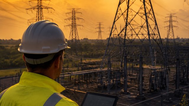 Heatwave Strains UK Power Grid: Operators Seek Additional Supply