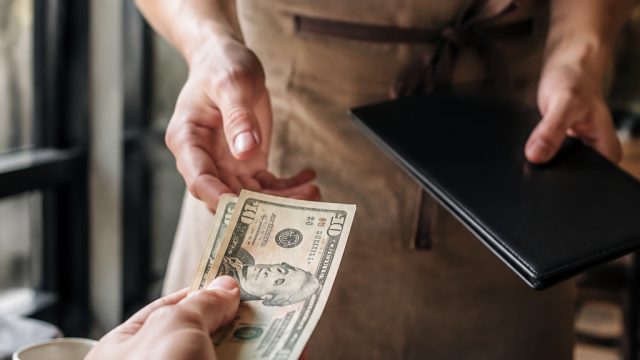 Essential Tipping Guidelines for 2026 Amid Rising Costs
